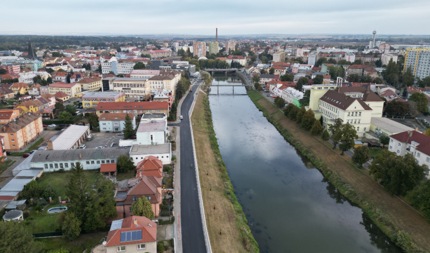 Nábřeží v Břeclavi dostalo i nový koberec 